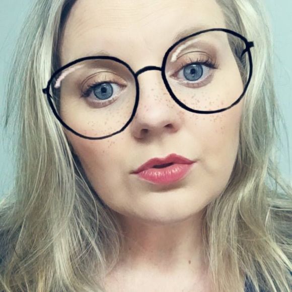 Meet your Posher, Sarah - Picture 1 of 1